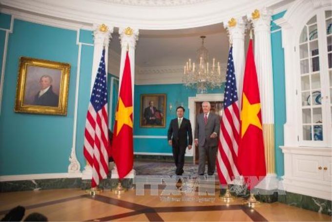 Phó Thủ tướng, Bộ trưởng Bộ Ngoại giao Phạm Bình Minh (trái) và Ngoại trưởng Hoa Kỳ Rex Tillerson. Ảnh: Thanh Tuấn/TTXVN